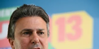 Campanha de Lula descarta exonerar cargos de partidos alinhados a Flávio Bolsonaro