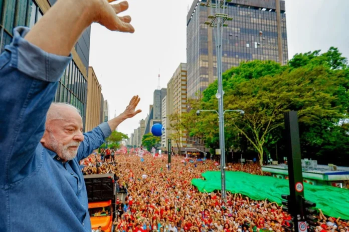 Campanha de Lula mira debate da escala 6x1 para atrair eleitores além da militância