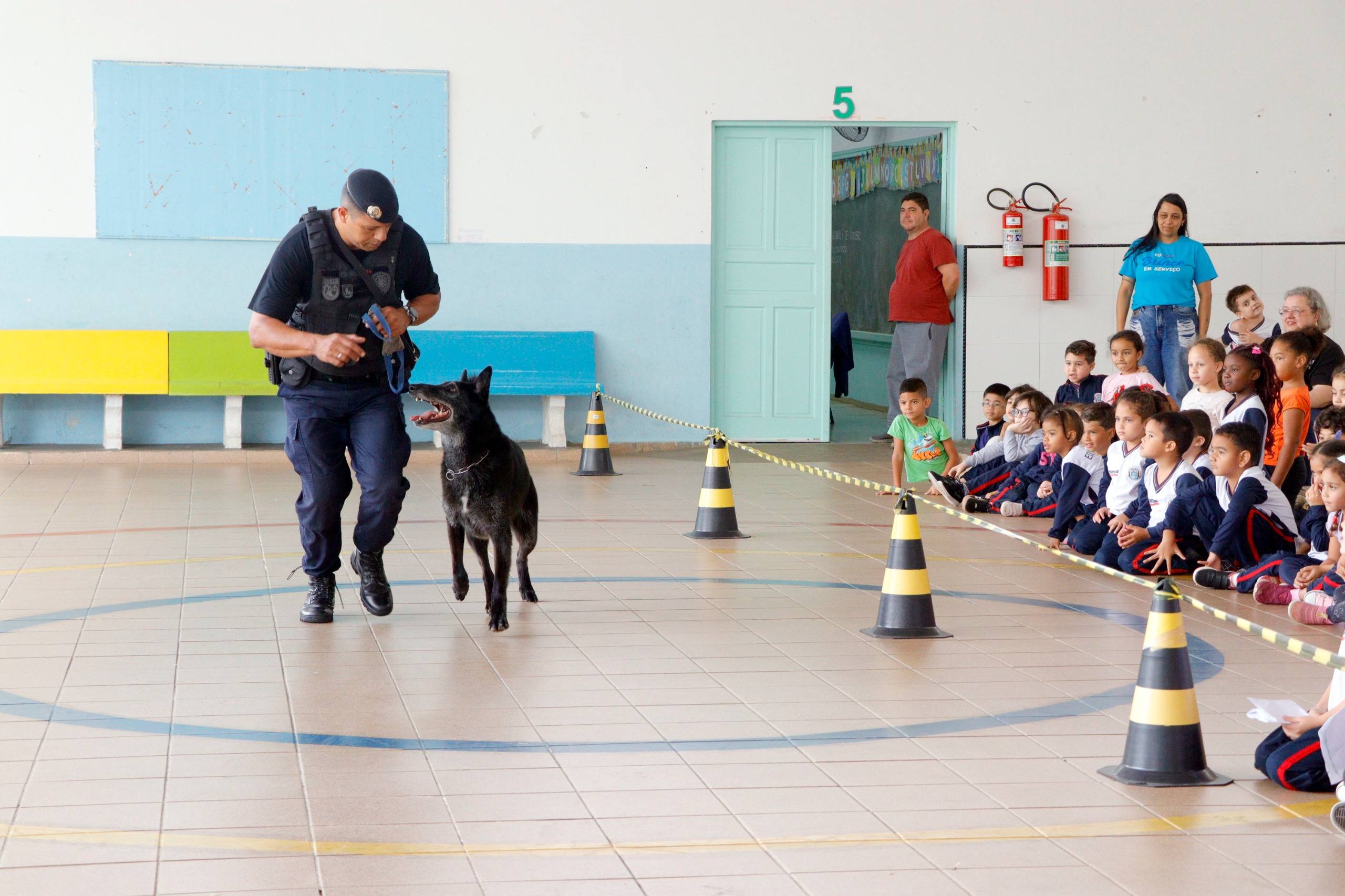 Canil da GCM realiza apresentação para 140 alunos em escola do centro - foto 3