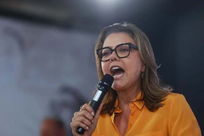 Eleições no DF: Leila do Vôlei vota em Águas Claras e critica ataques de adversárias