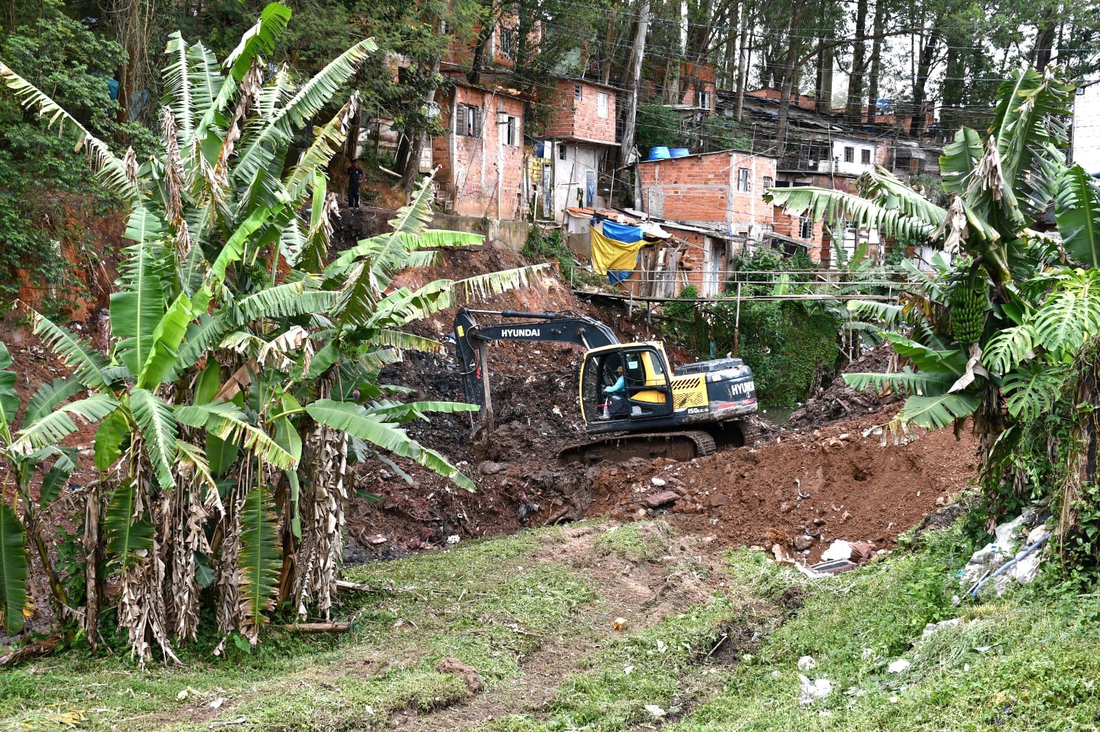 Em cinco dias, Semasa retira 500 toneladas de resíduos do Córrego Taioca Antigo - foto 5