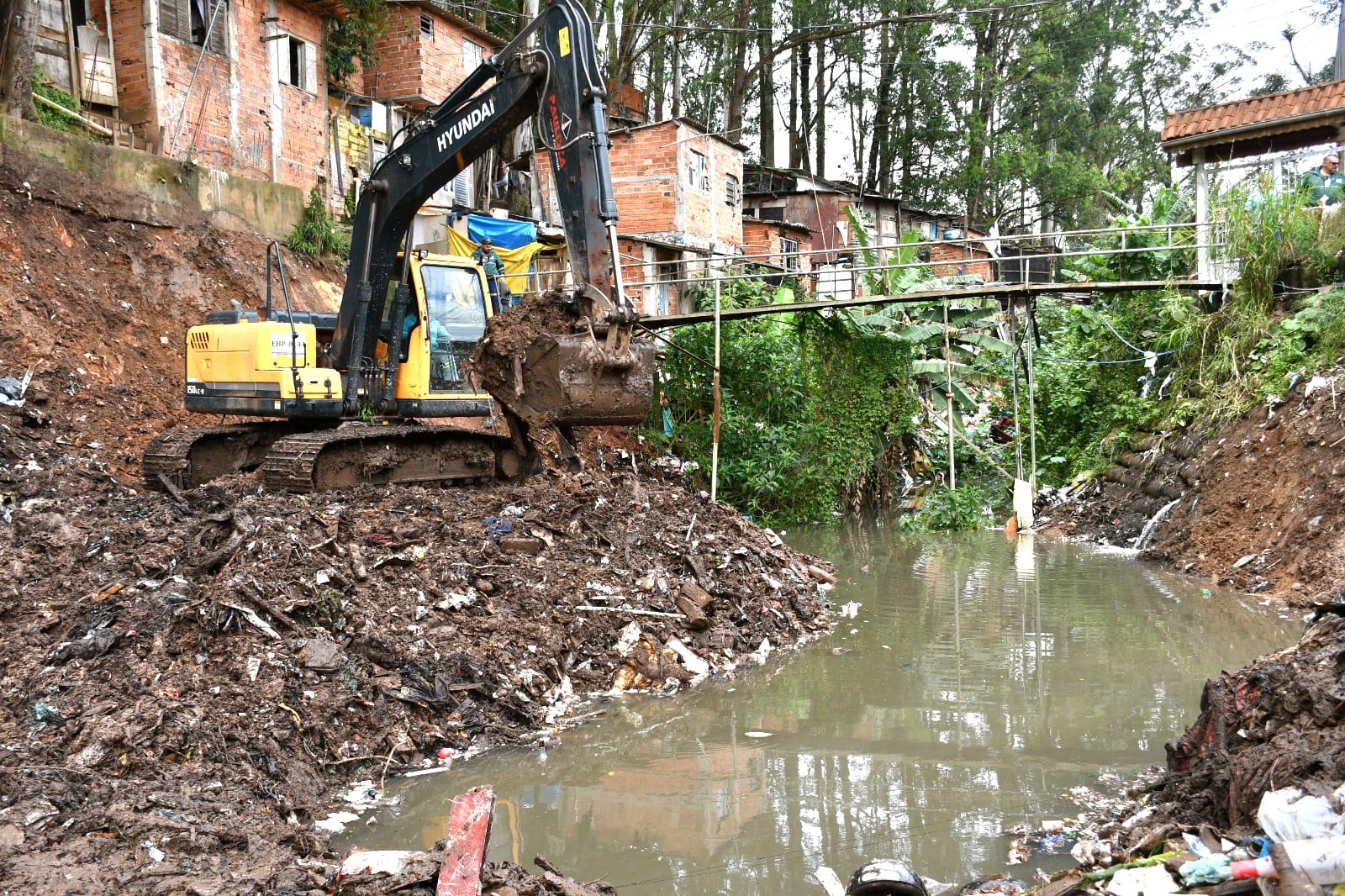 Em cinco dias, Semasa retira 500 toneladas de resíduos do Córrego Taioca Antigo - foto 7