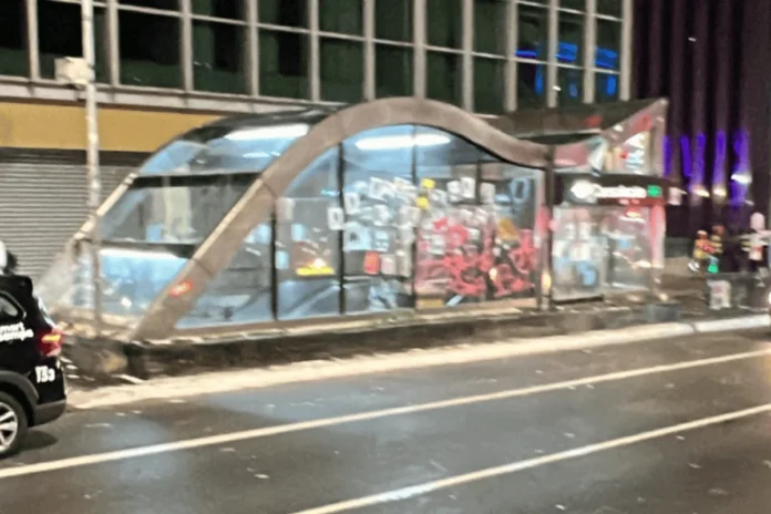 Estações do Metrô em SP sofrem depredação durante manifestação na Avenida Paulista