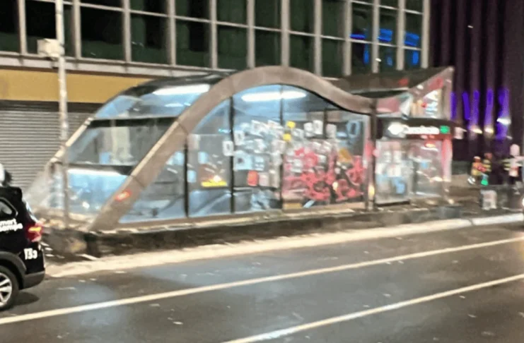 Estações do Metrô em SP sofrem depredação durante manifestação na Avenida Paulista