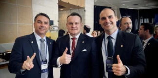 Eurodeputado polonês Dominik Tarczyński tenta identificar brasileiras que apoiaram o PT
