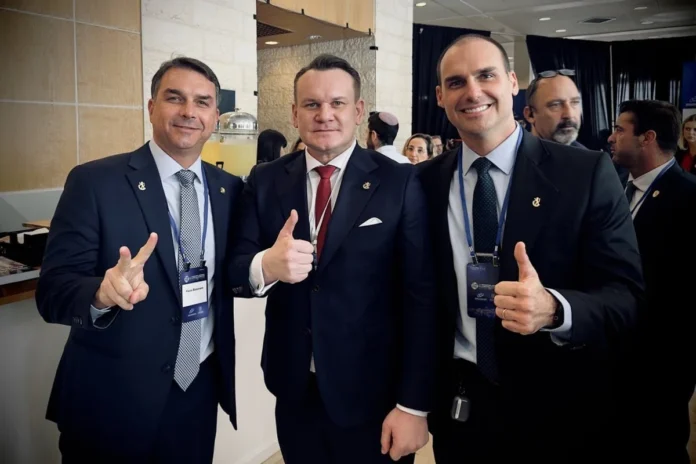 Eurodeputado polonês Dominik Tarczyński tenta identificar brasileiras que apoiaram o PT