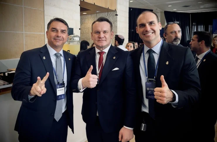 Eurodeputado polonês Dominik Tarczyński tenta identificar brasileiras que apoiaram o PT