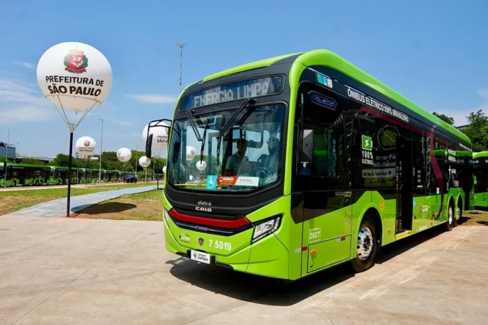 Frota sustentável: São Paulo alcança marco de 2.009 ônibus elétricos no transporte público