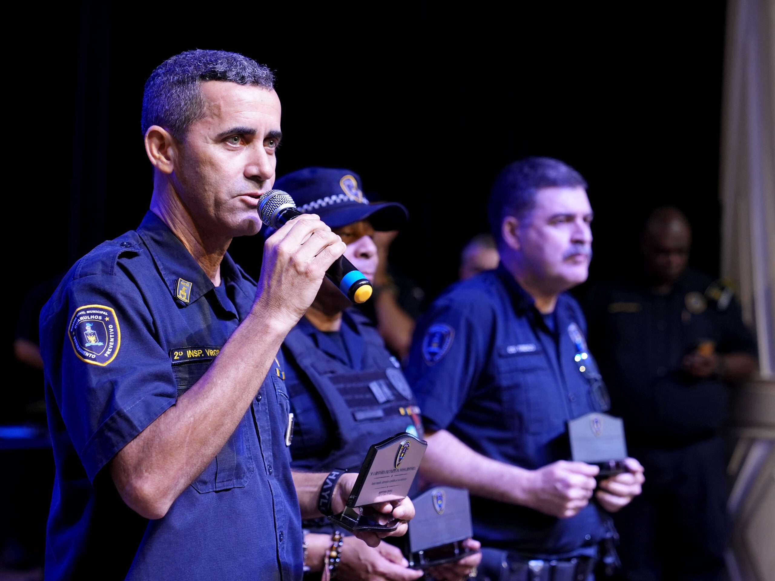 GCM homenageia agentes e celebra legado da Inspetoria Centro em solenidade no Teatro Padre Bento - foto 2