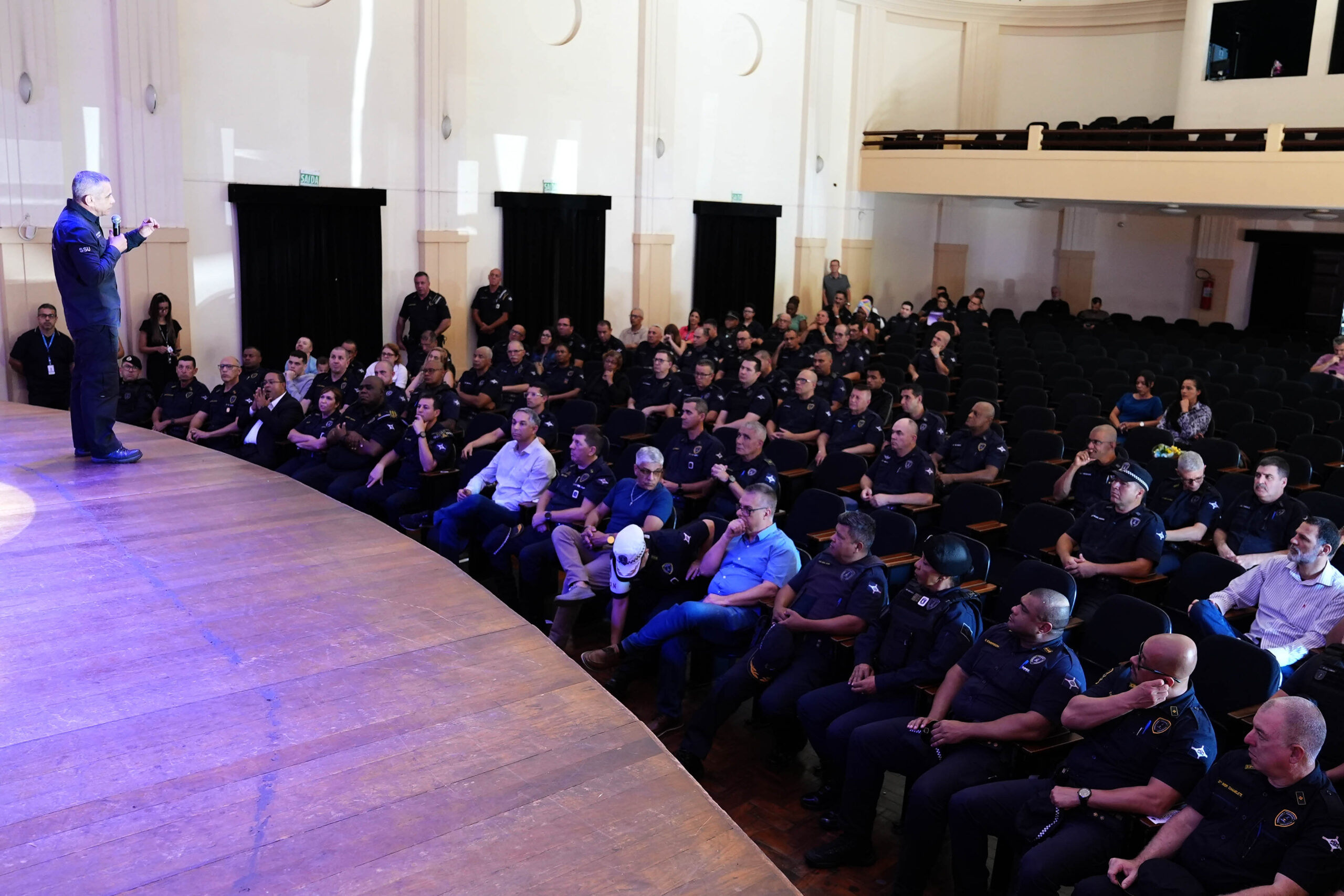 GCM homenageia agentes e celebra legado da Inspetoria Centro em solenidade no Teatro Padre Bento - foto 3