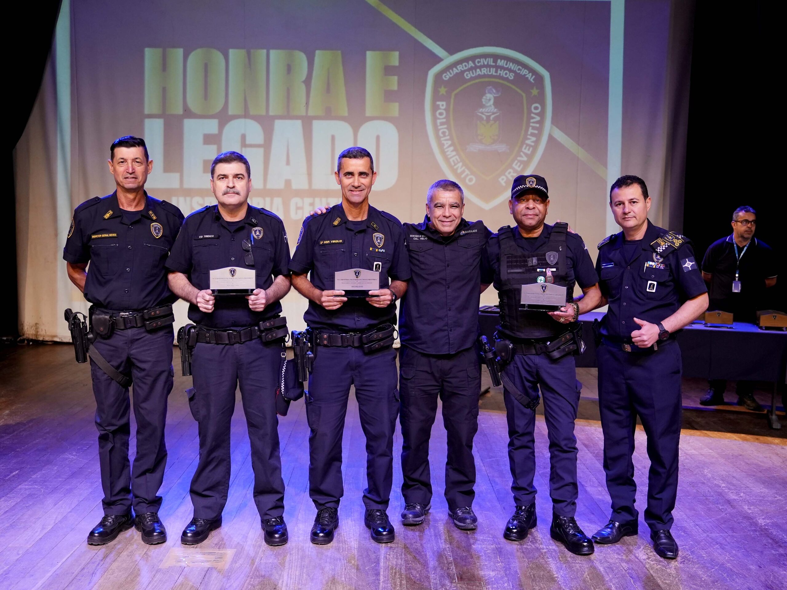 GCM homenageia agentes e celebra legado da Inspetoria Centro em solenidade no Teatro Padre Bento - foto 4