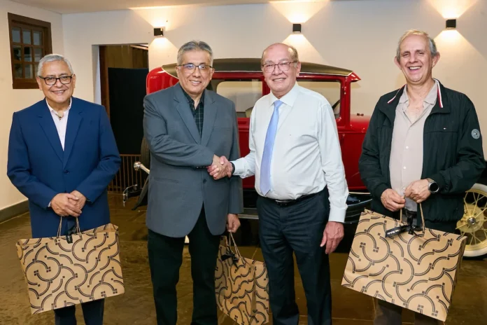 Gilmar Mendes promove jantar em Brasília com magistrados da Suprema Corte do Peru e lança obra jurídica