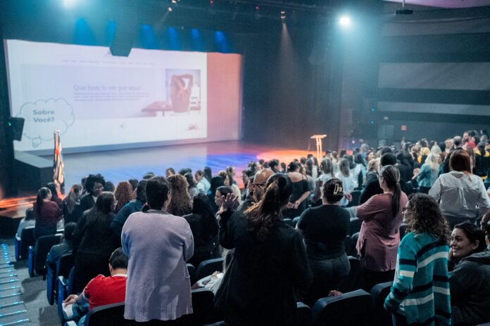 Guarulhos realiza cerimônia do prêmio Educadores que Transformam no Teatro Adamastor