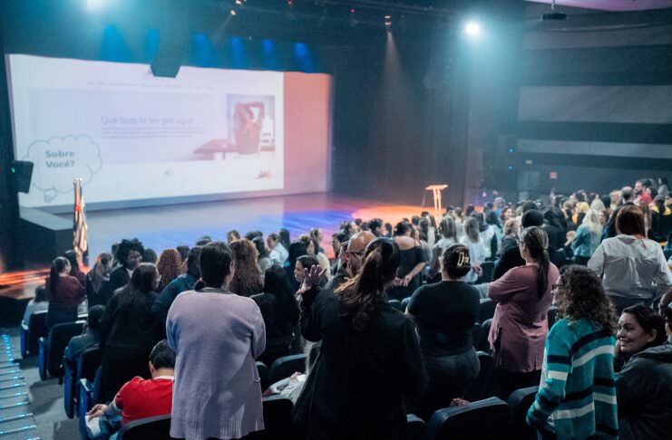 Guarulhos realiza cerimônia do prêmio Educadores que Transformam no Teatro Adamastor