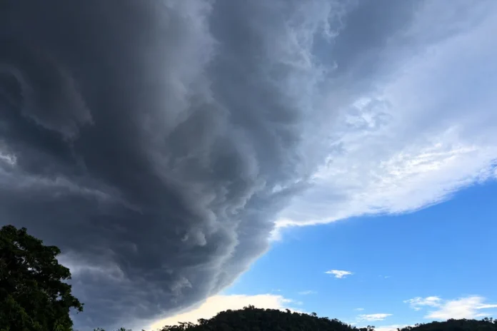 Inmet emite alerta de tempestade com granizo e ventania para 255 cidades em Minas Gerais