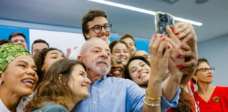 Lula ajusta comunicação digital e aposta na juventude para reverter vantagem de Flávio Bolsonaro