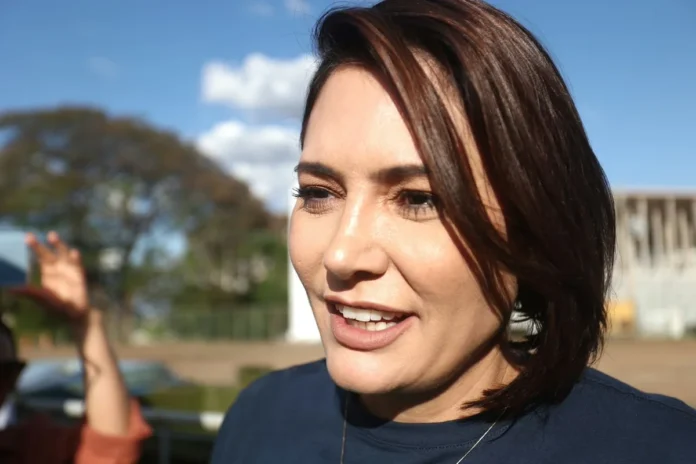 Michelle Bolsonaro descarta retorno à presidência do PL Mulher e afirma foco em mandato