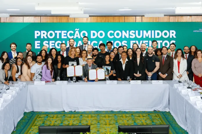 Mobilização de fandoms reúne fãs de música em ato pró-Lula na Avenida Paulista