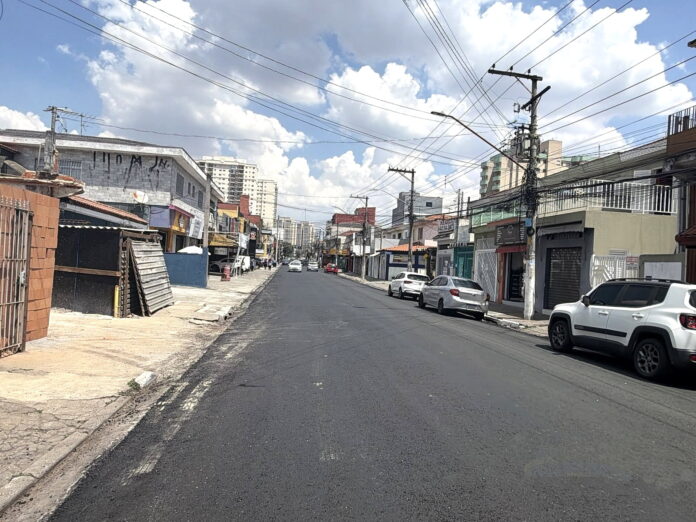 Obras de recapeamento na rua Cônego Valadão chegam a 44% de execução em Guarulhos