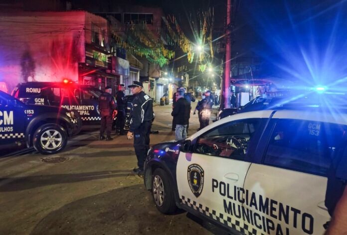 Operação da GCM dispersa aglomeração e fiscaliza comércios em Guarulhos