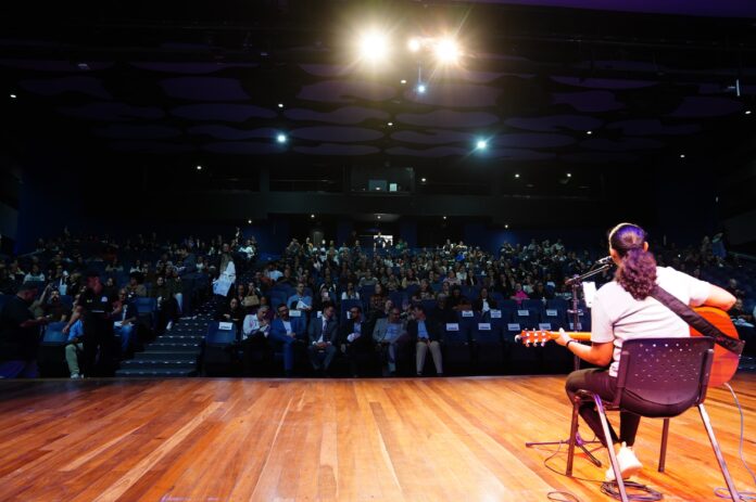 Palestra de Izabella Camargo sobre saúde mental marca abertura da Semana do Servidor em Guarulhos