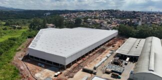 Prefeito vistoria obras de ampliação do centro logístico instalado na Vila Figueira - foto 1