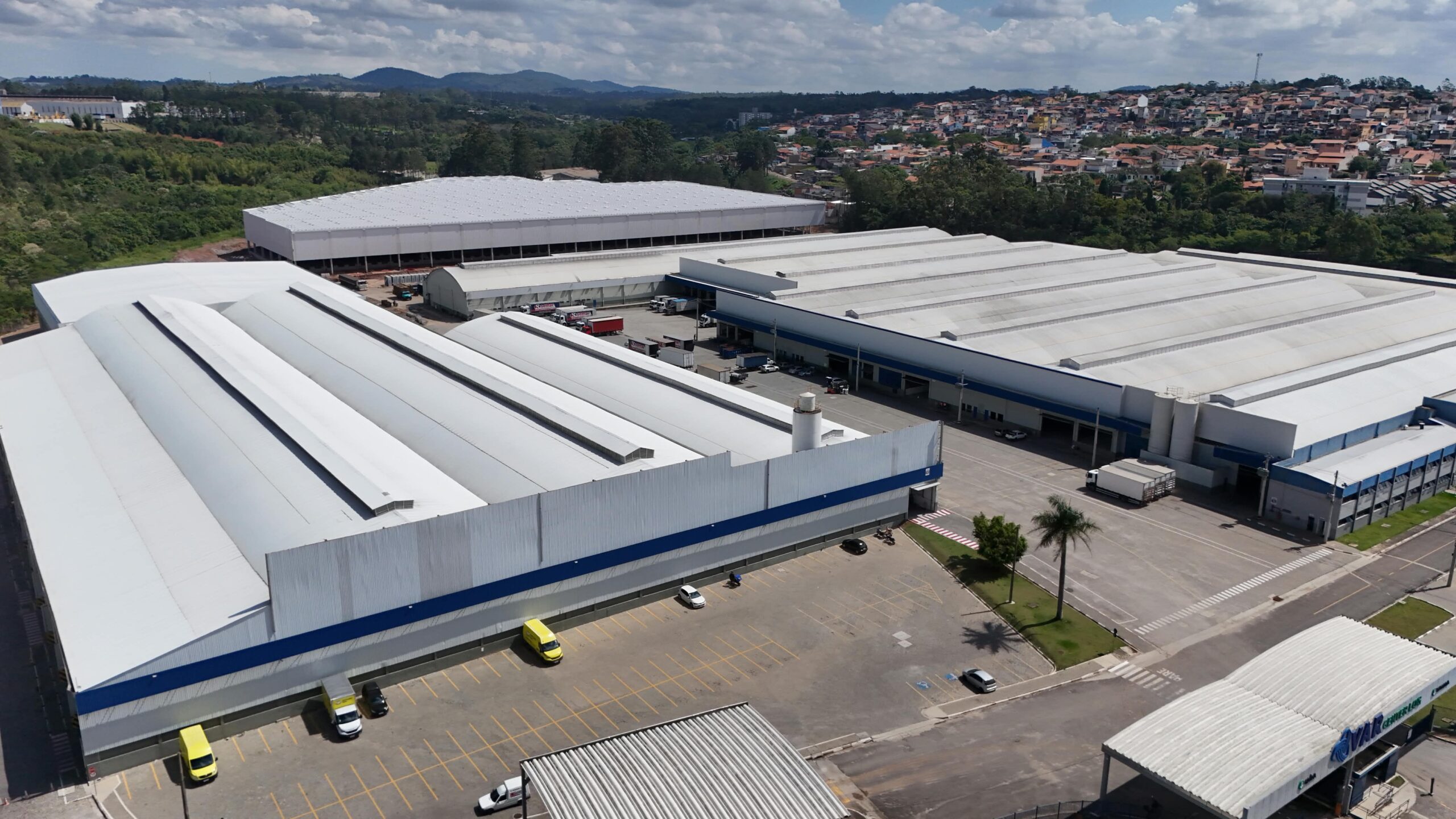 Prefeito vistoria obras de ampliação do centro logístico instalado na Vila Figueira - foto 4