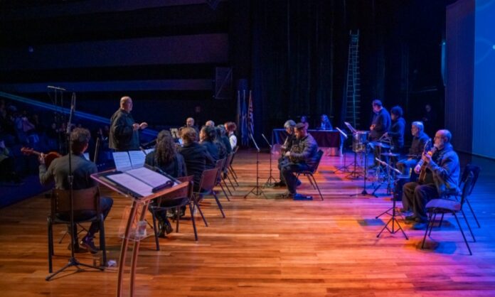 Teatro Adamastor recebe apresentações gratuitas de corais e bandas nesta sexta-feira
