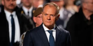 Tensão na Polônia: Donald Tusk é acusado pela oposição de tentativa de golpe após cerco a tribunal