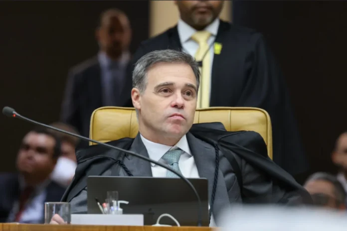 TSE: André Mendonça determina exclusão de publicações falsas sobre Flávio Bolsonaro e Nossa Senhora