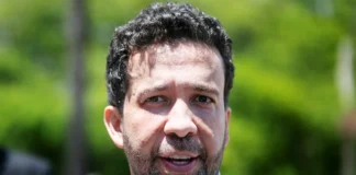 TSE restabelece provisoriamente canal de WhatsApp gerido por André Janones