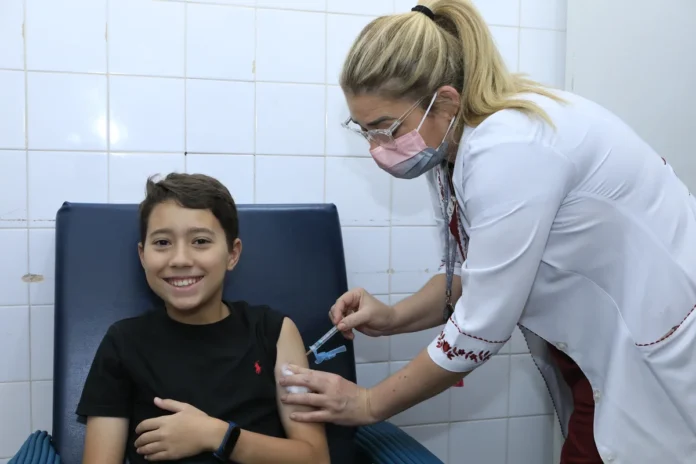 Vacina contra a dengue no DF: 45 mil adolescentes precisam tomar a segunda dose