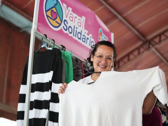 Varal Solidário distribui 4,7 mil peças de roupas para famílias vulneráveis em Guarulhos