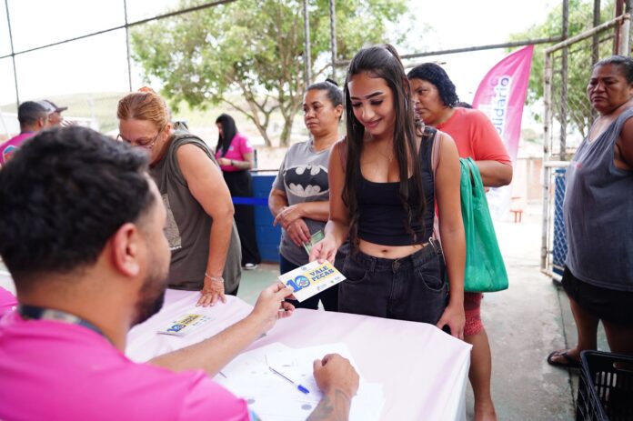 Varal Solidário distribui mil peças de roupas e calçados no Jardim Fortaleza em Guarulhos