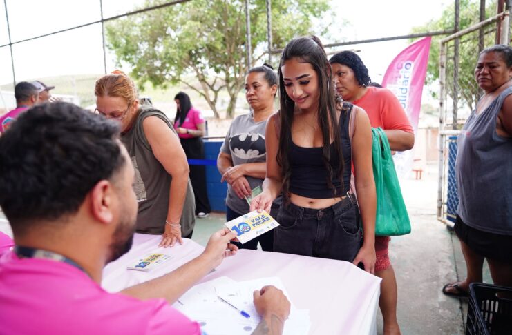 Varal Solidário distribui mil peças de roupas e calçados no Jardim Fortaleza em Guarulhos
